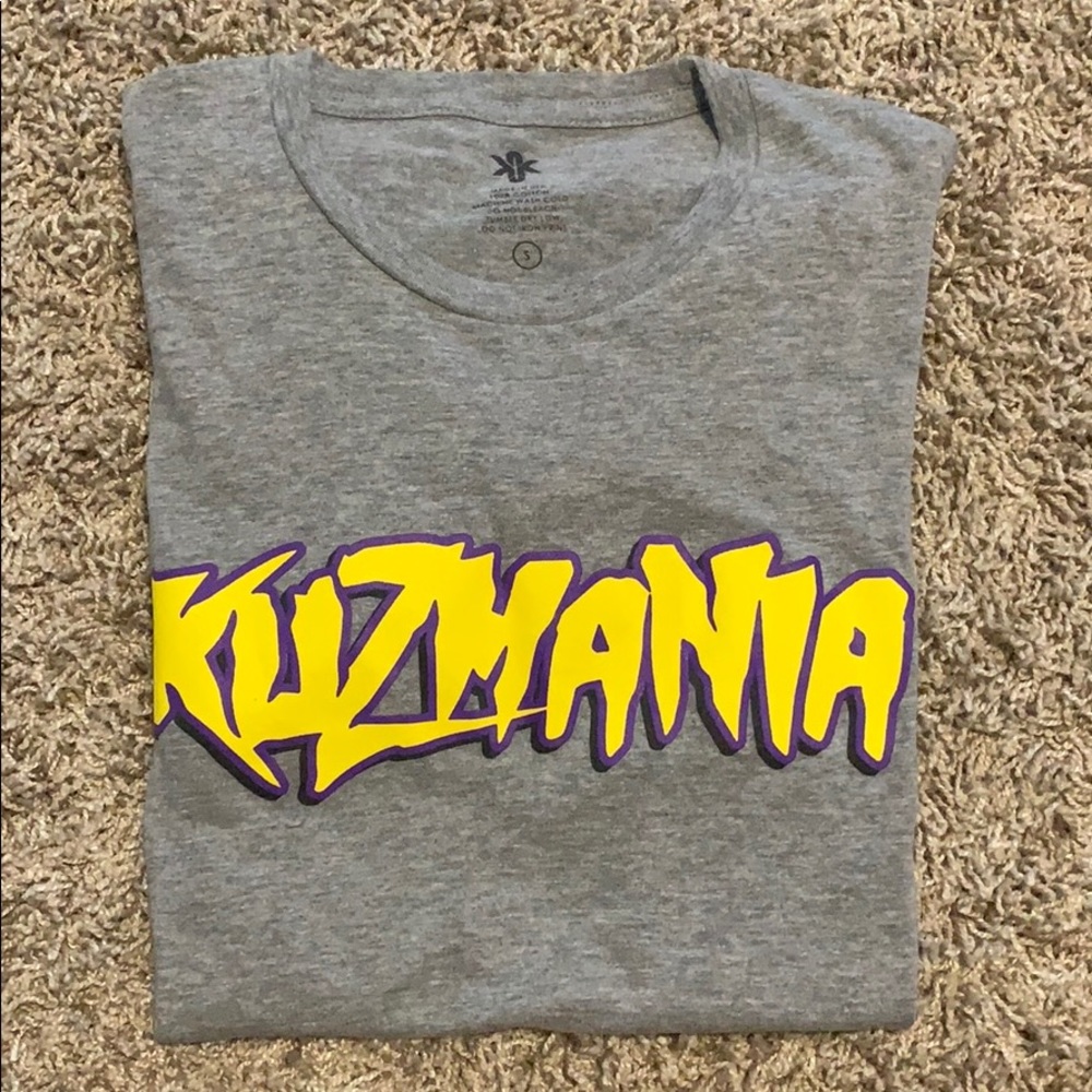 Kyle kuzma “kuzmania” t-shit